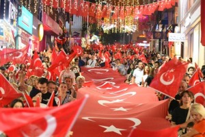 Giresun’da Zafer Coşkusu Şehir Kırmızı Beyaz Renklere Bürüdü